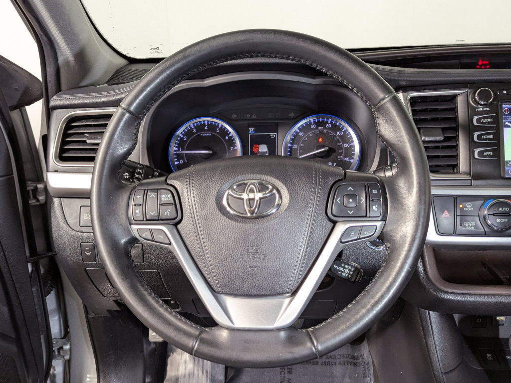 Used 2019 Toyota Highlander XLE AWD/4WD image 31