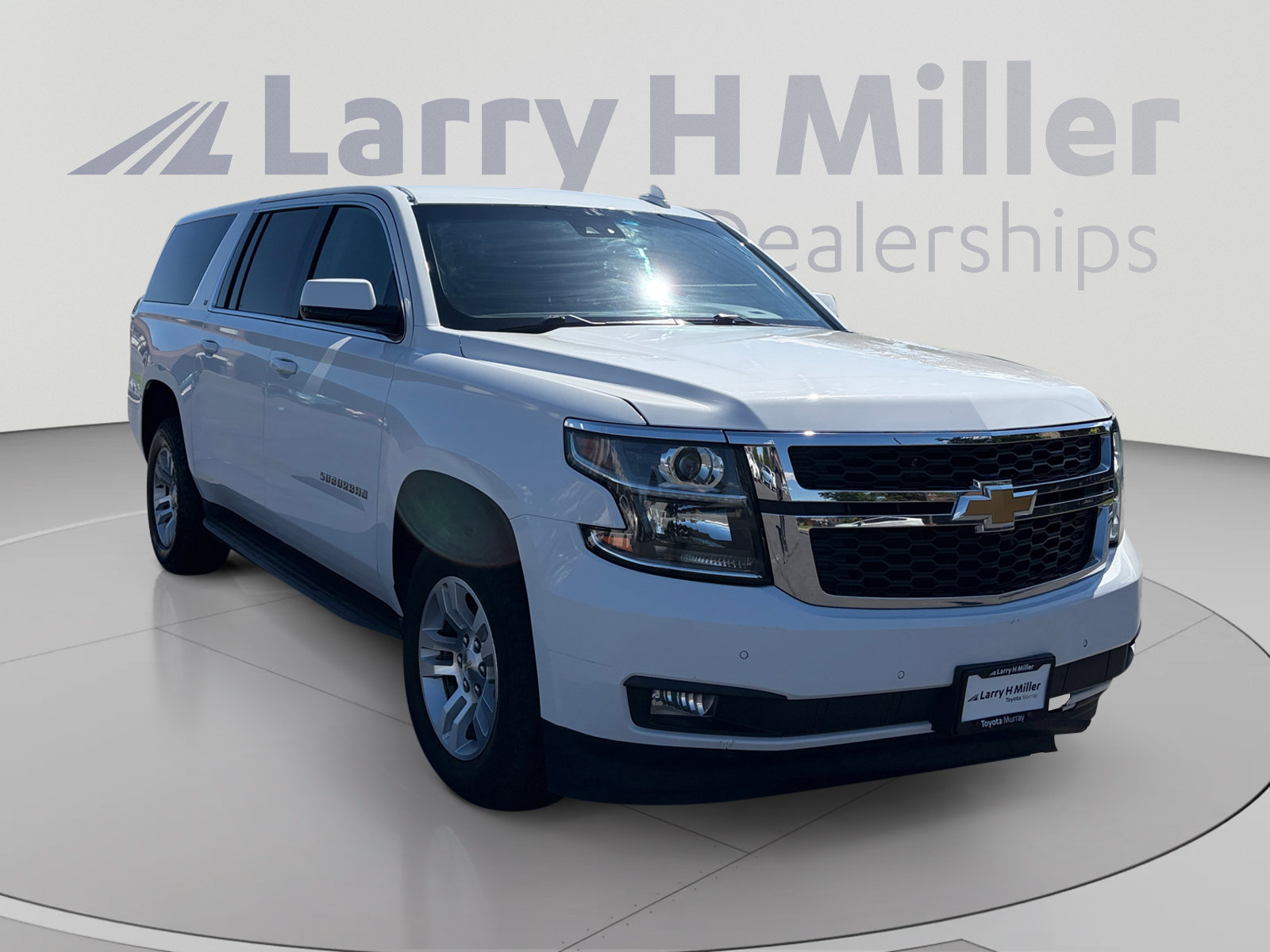 Used 2018 Chevrolet Suburban LT w/ Luxury Package AWD/4WD image 7