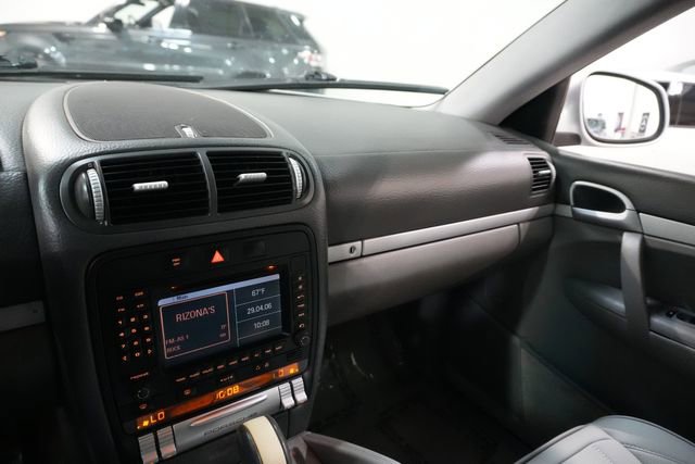 Used 2004 Porsche Cayenne S image 18