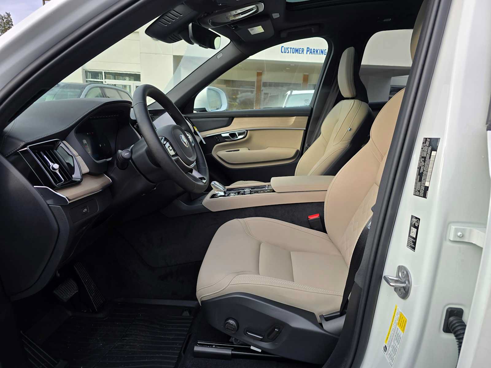 New 2026 Volvo XC90 B6 Plus w/ Protection Package Premier AWD/4WD image 21