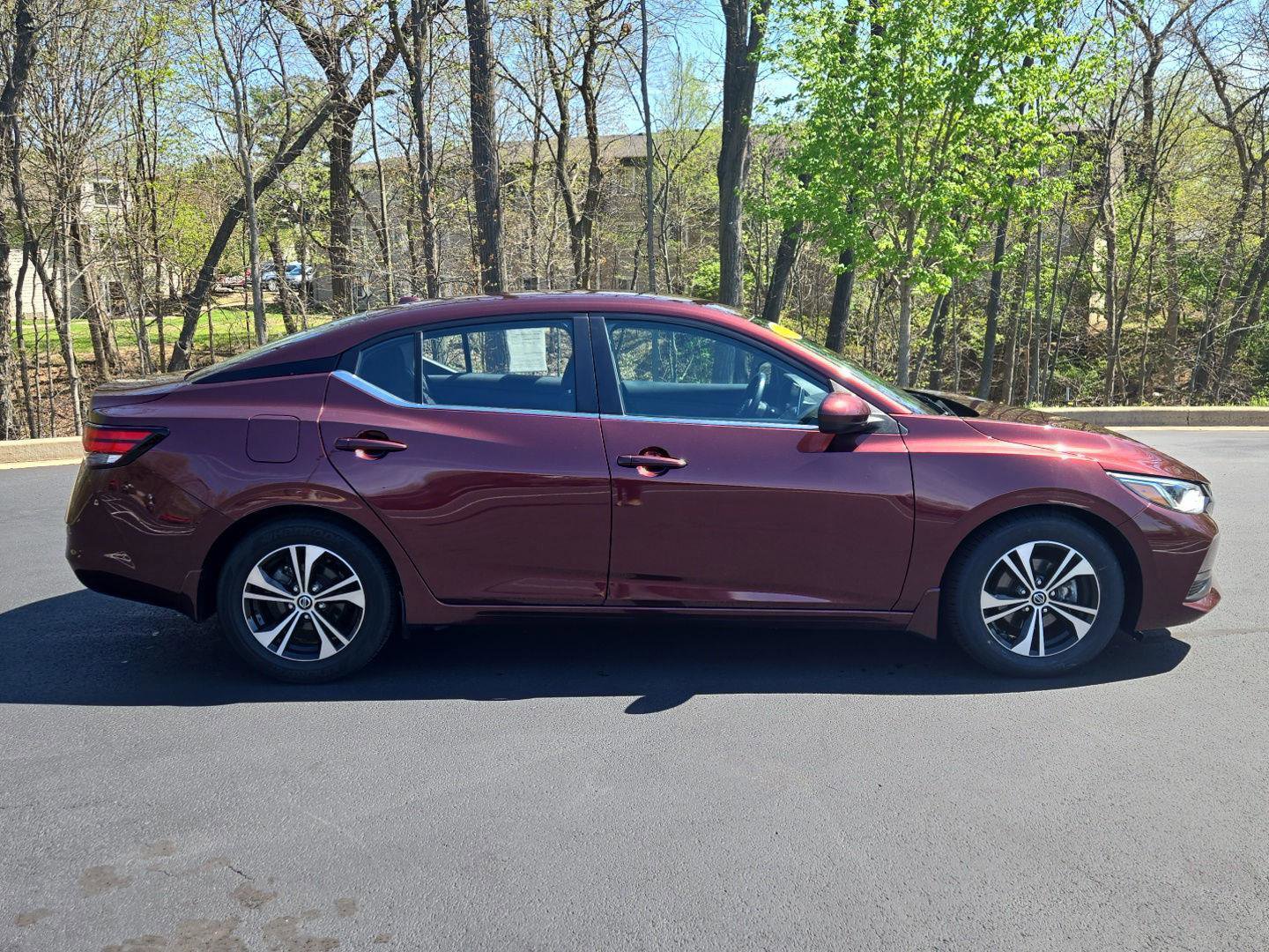 Used 2022 Nissan Sentra SV image 2