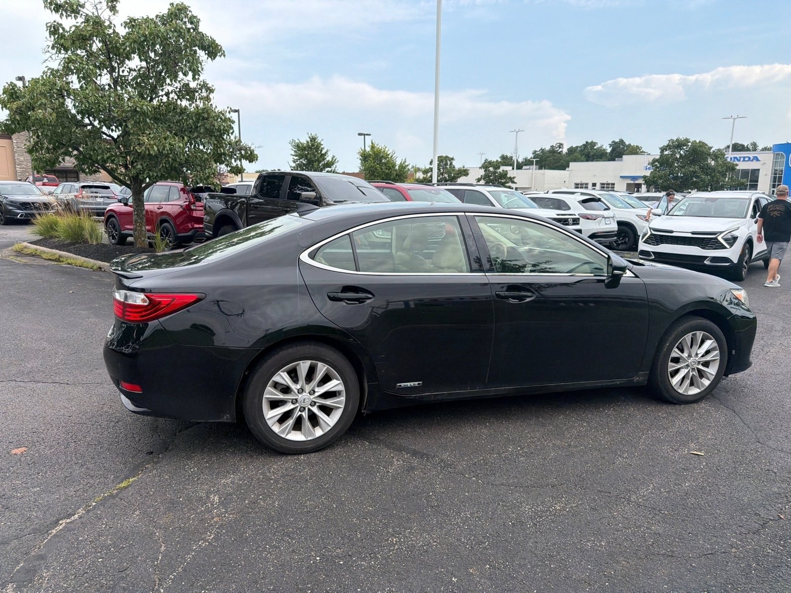 Used 2015 Lexus ES 300h w/ Navigation System Package FWD image 16