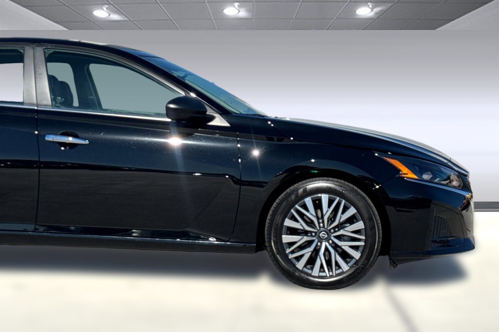Used 2025 Nissan Altima 2.5 SV image 33