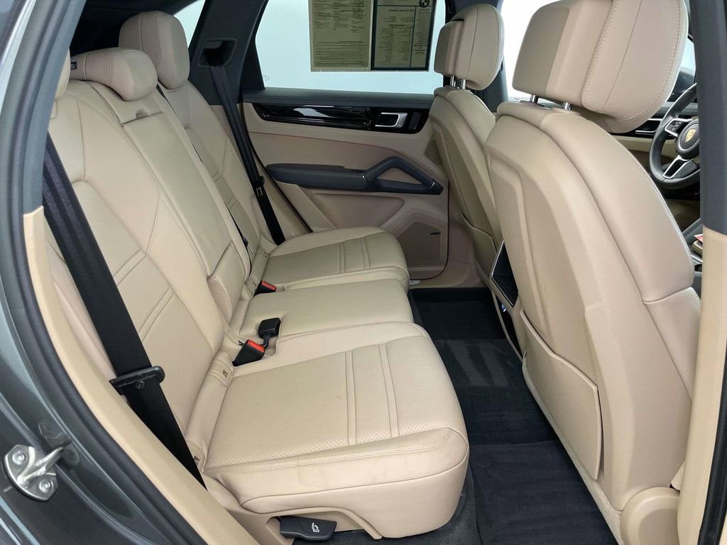 Used 2023 Porsche Cayenne Platinum Edition AWD/4WD image 18