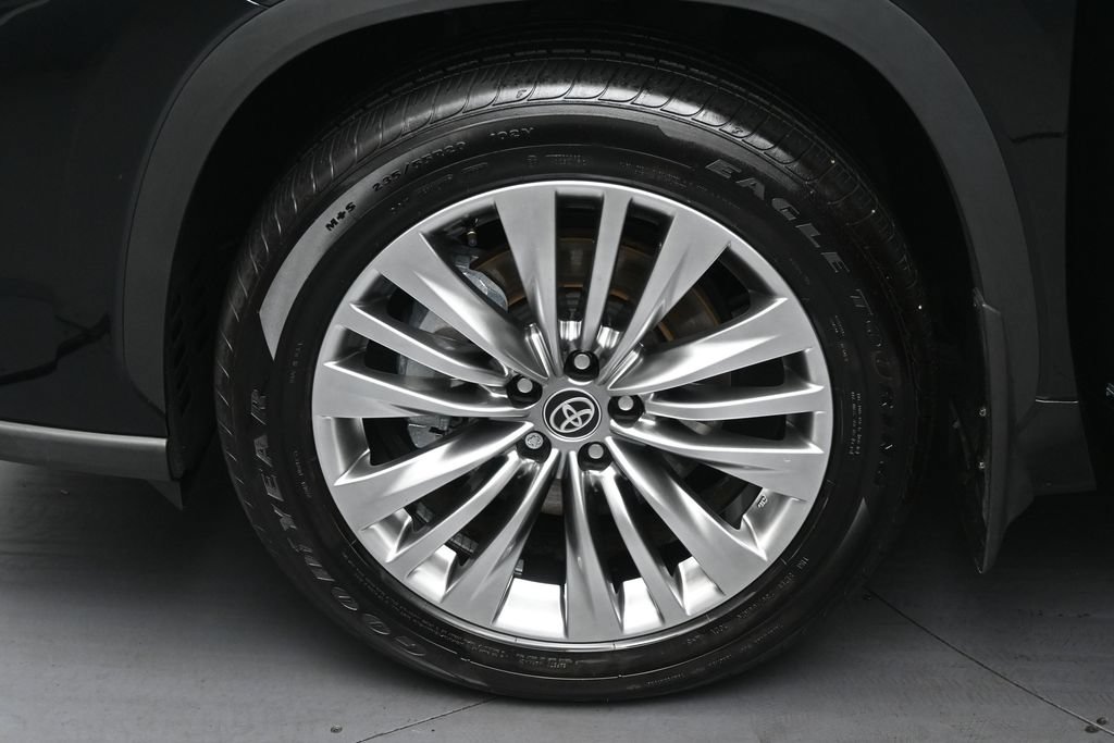 Used 2026 Toyota Highlander Platinum AWD/4WD image 38