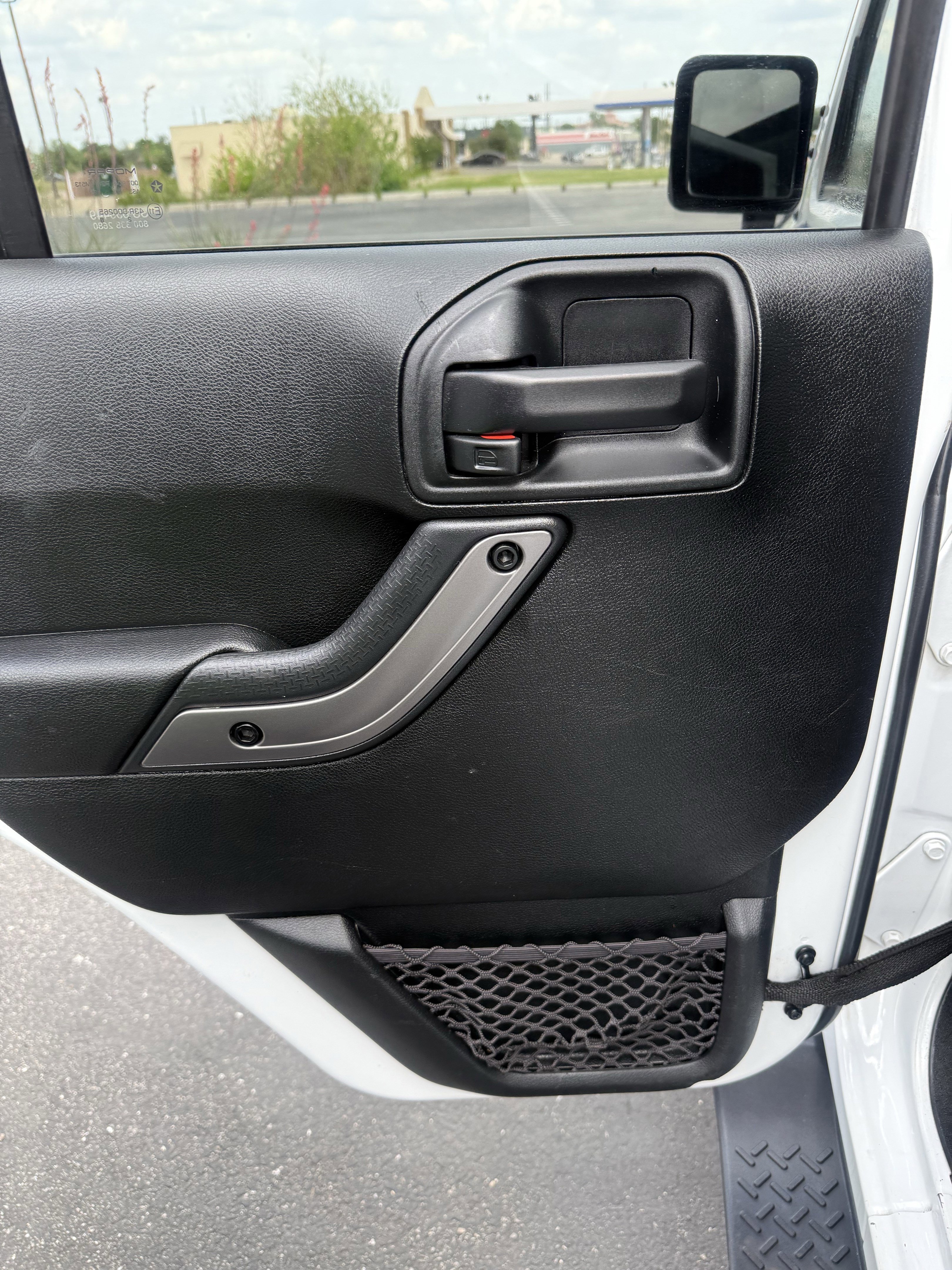 Used 2018 Jeep Wrangler Unlimited Sahara AWD/4WD image 13