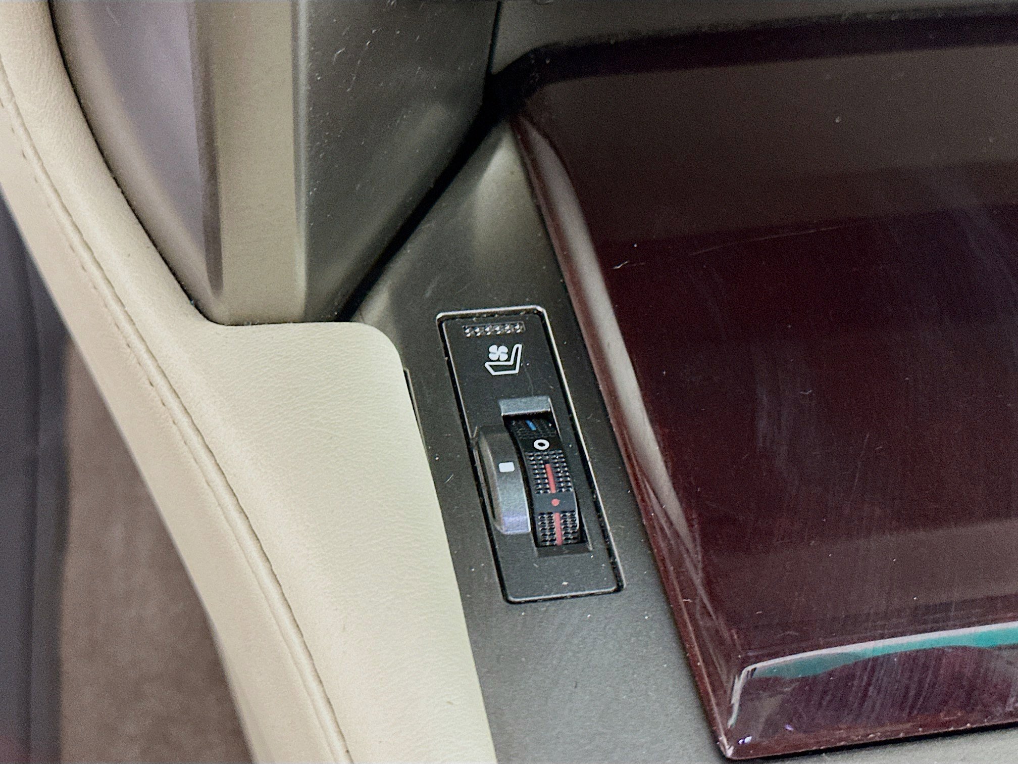 Used 2016 Lexus GX 460 w/ Premium Package image 37