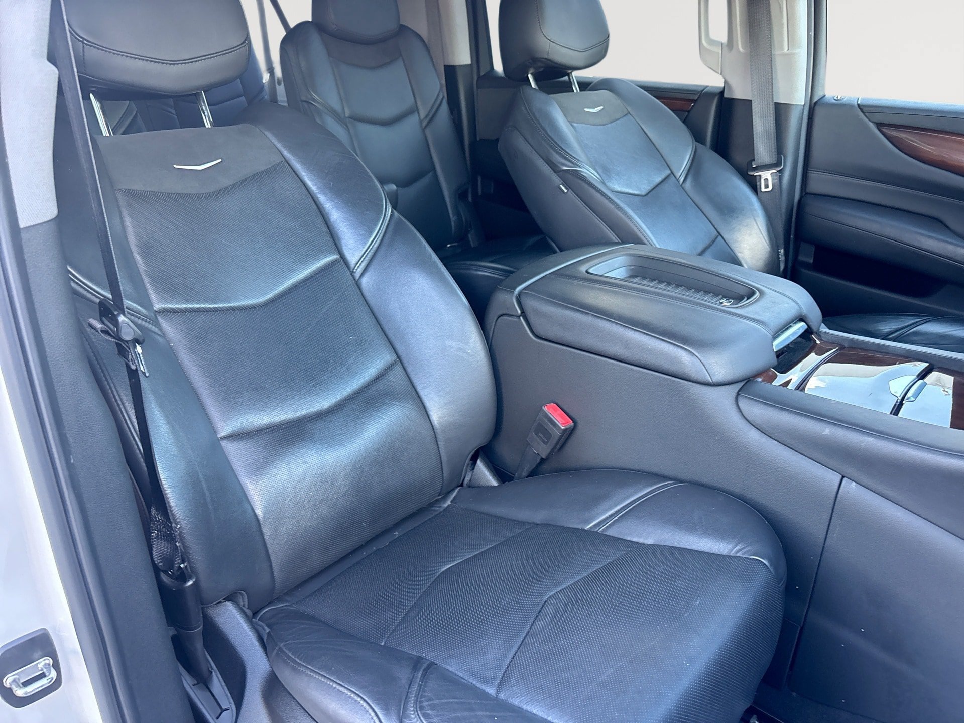 Used 2019 Cadillac Escalade ESV Luxury AWD/4WD image 28