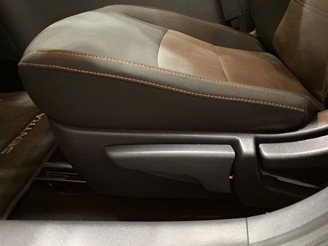 Certified 2023 Nissan Sentra SR FWD image 12