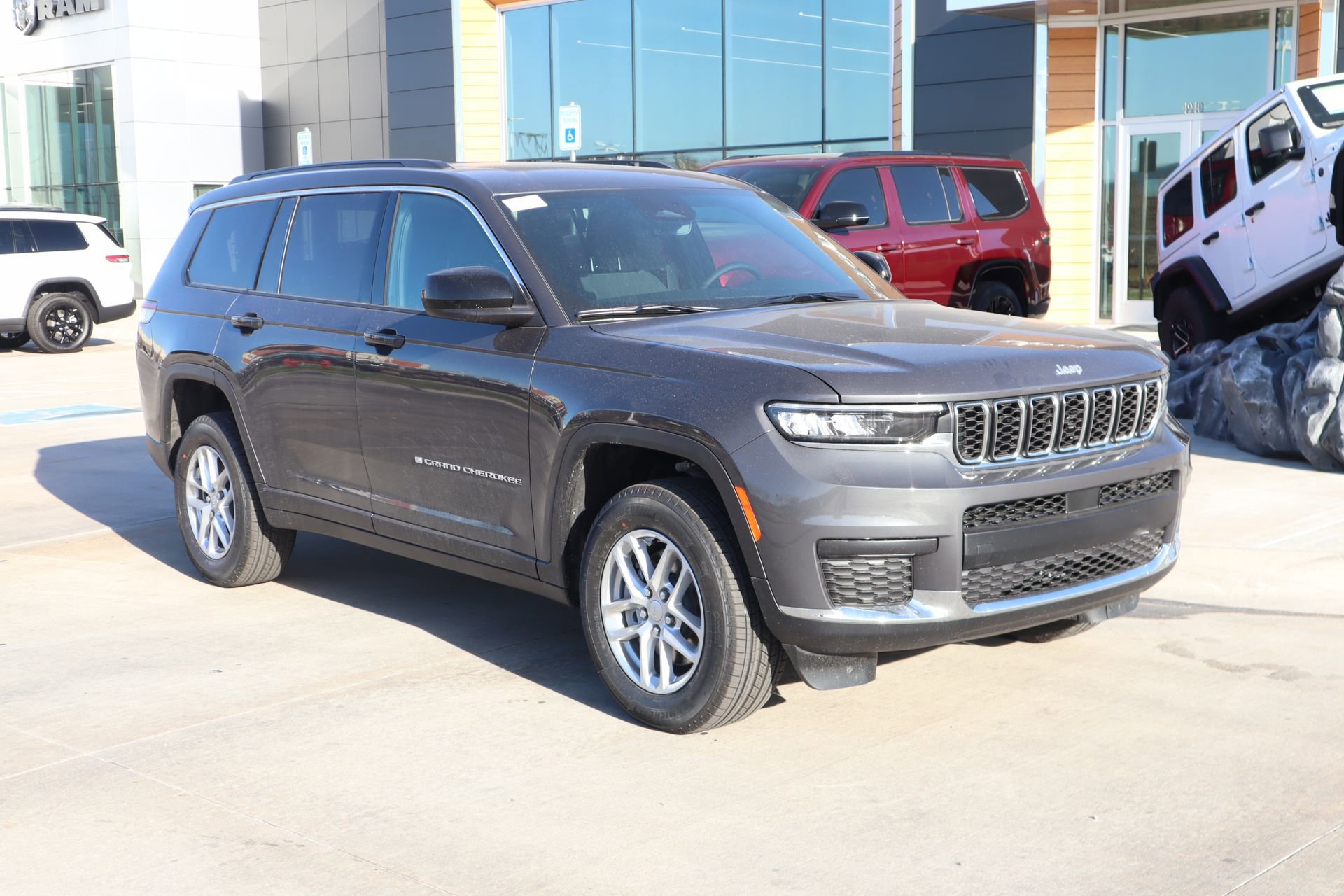 New 2026 Jeep Grand Cherokee L Laredo video 1