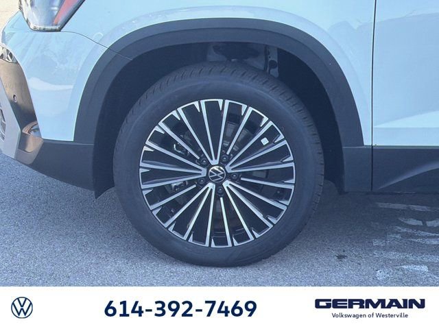 New 2026 Volkswagen Taos SE image 13