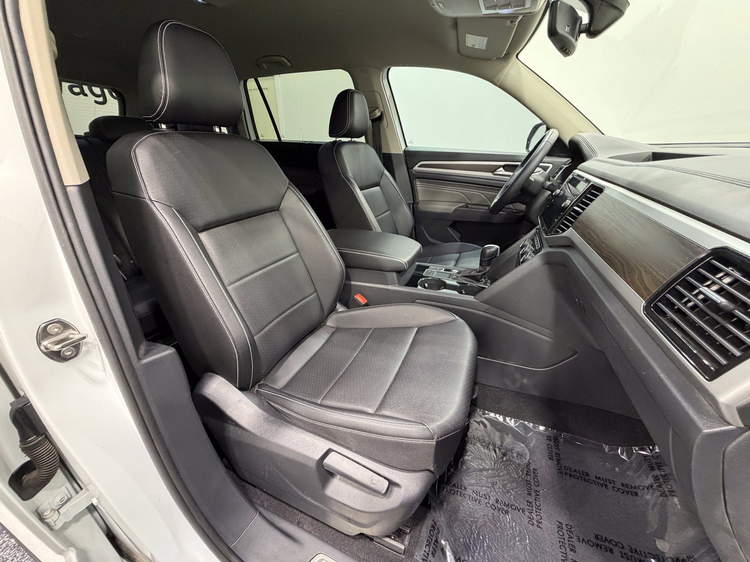 Certified 2023 Volkswagen Atlas SE w/ Black Wheel Package FWD image 36