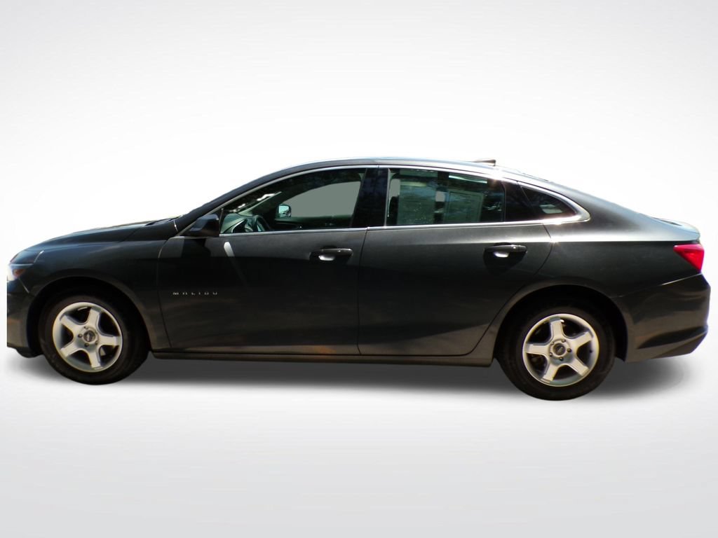 Used 2018 Chevrolet Malibu LS FWD image 2