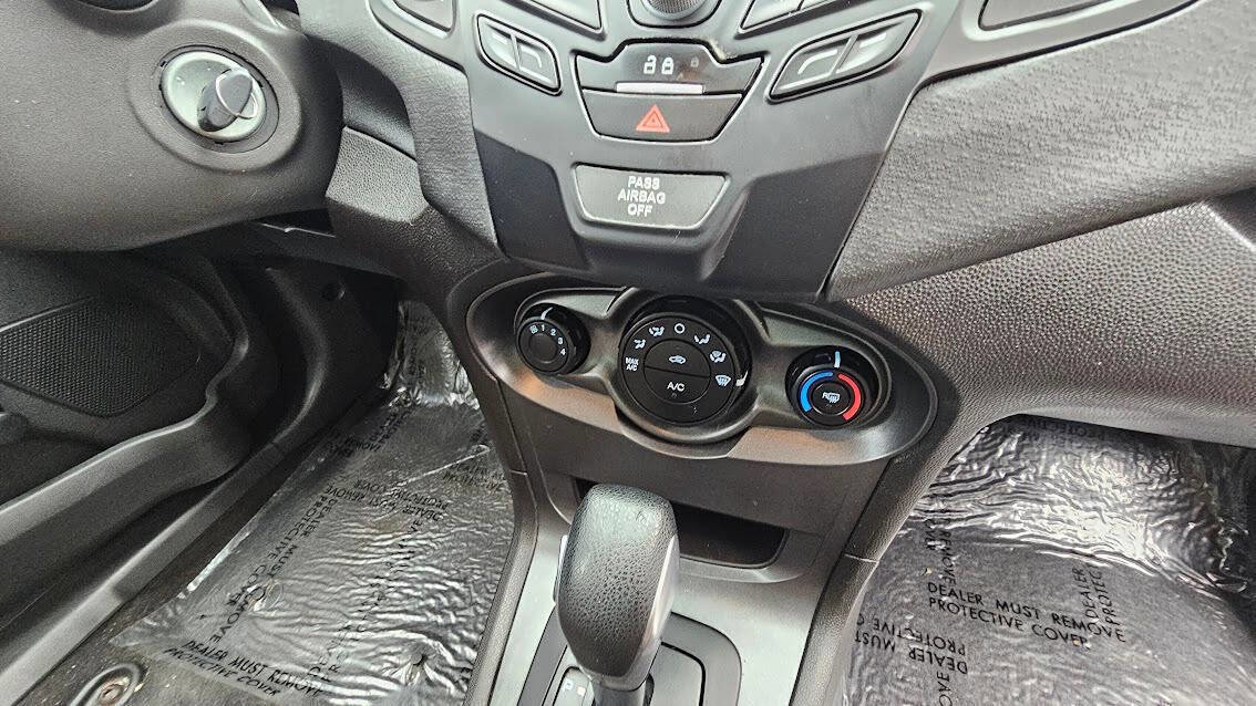 Used 2015 Ford Fiesta S image 29