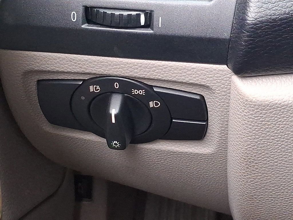 Used 2008 BMW 135i Convertible image 24