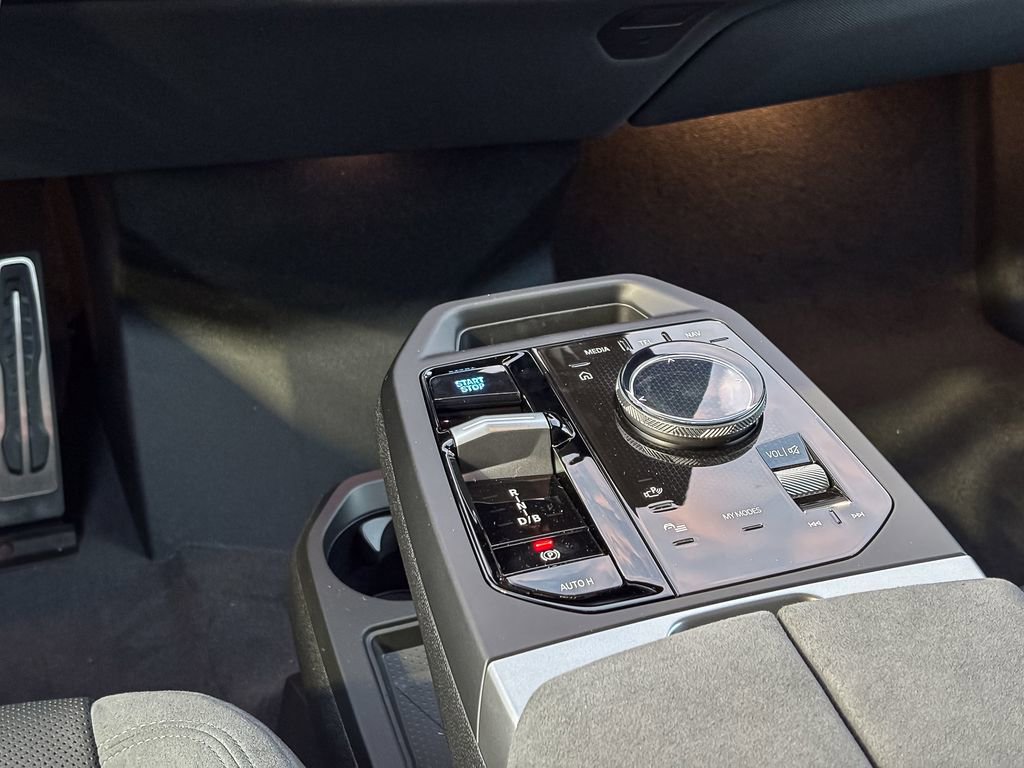 Used 2026 BMW iX xDrive45 image 27