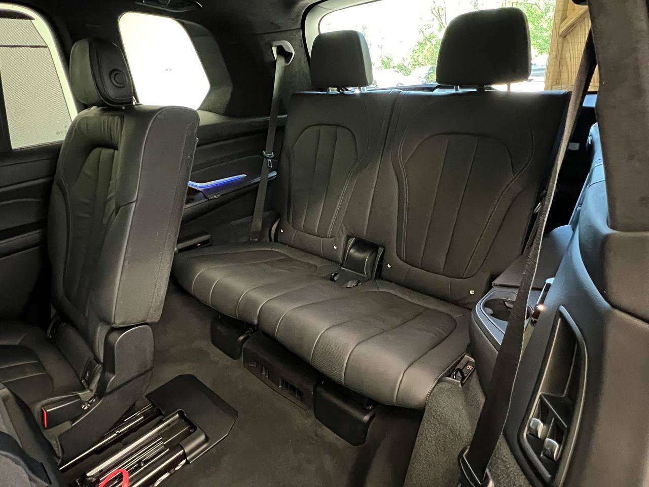 Used 2020 BMW X7 M50i w/ Executive Package image 11