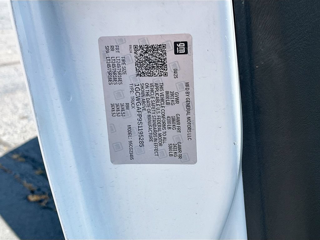 Used 2025 Chevrolet Express 2500 w/ Driver Convenience Package RWD image 30