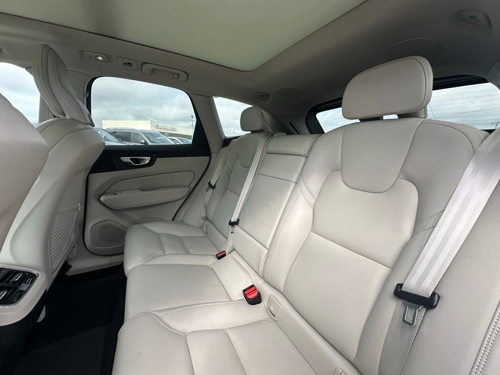 Used 2022 Volvo XC60 B5 Inscription w/ Advanced Package image 24