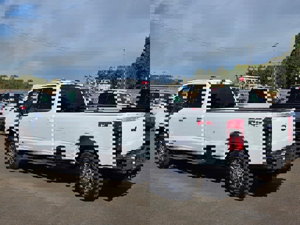 New 2026 Ford F350 Lariat w/ FX4 Off-Road Package image 32