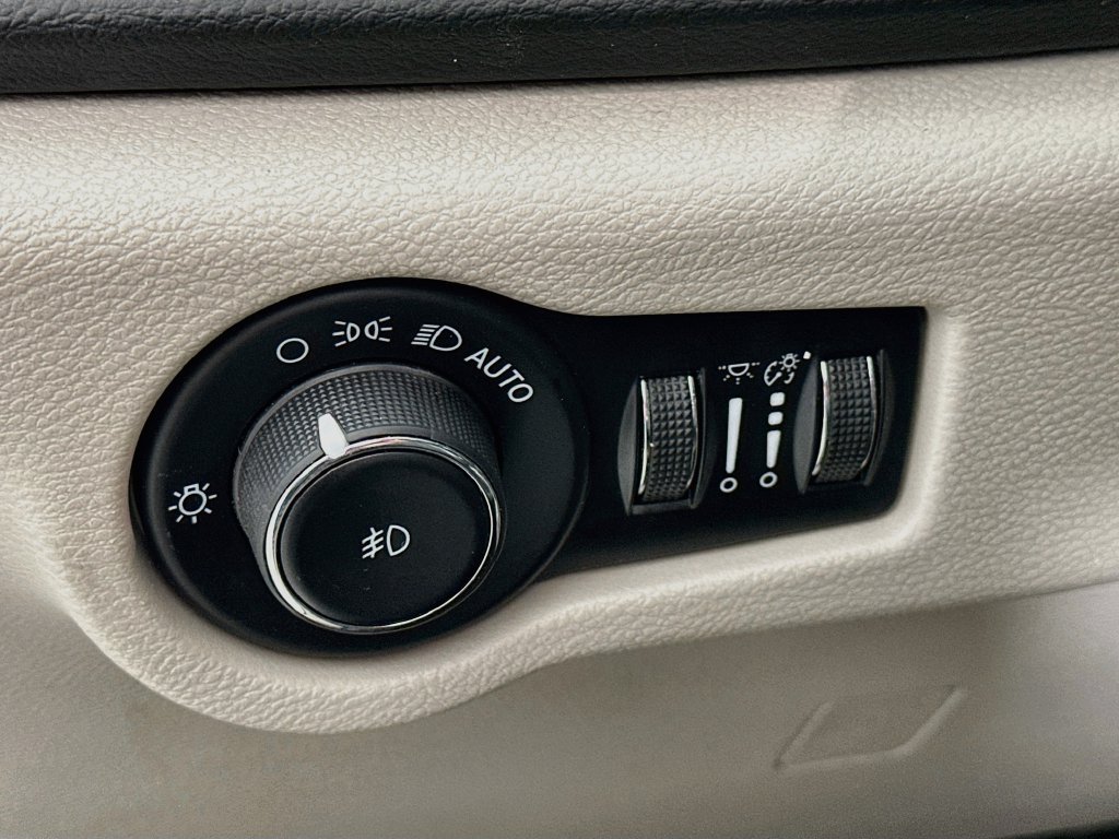 Certified 2023 Chrysler Pacifica Touring-L FWD image 17