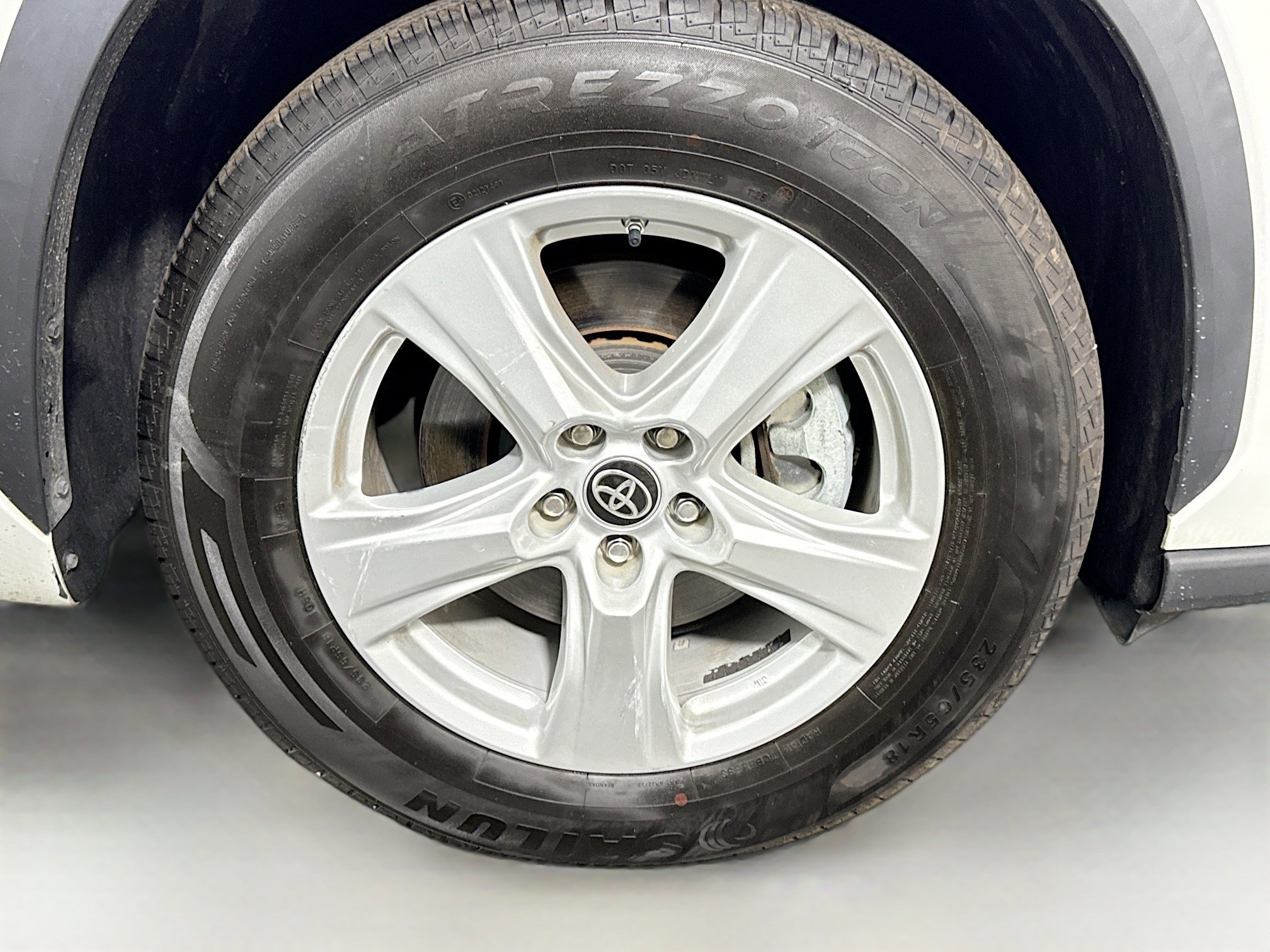 Used 2023 Toyota Highlander L image 32