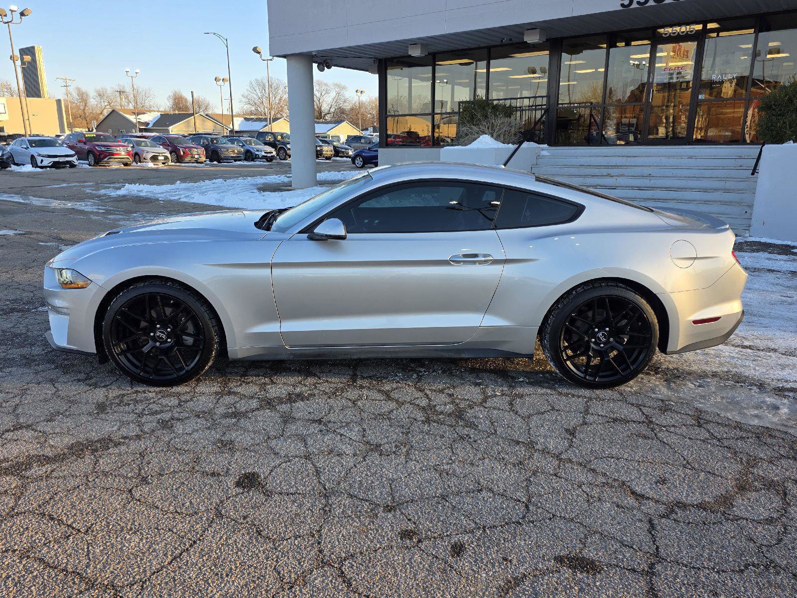 Used 2018 Ford Mustang Premium image 8