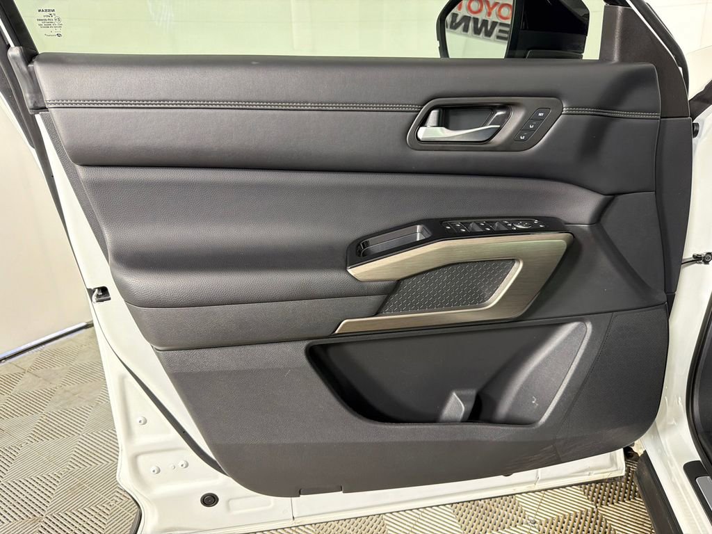 Used 2024 Nissan Pathfinder Platinum w/ Cargo Package FWD image 12