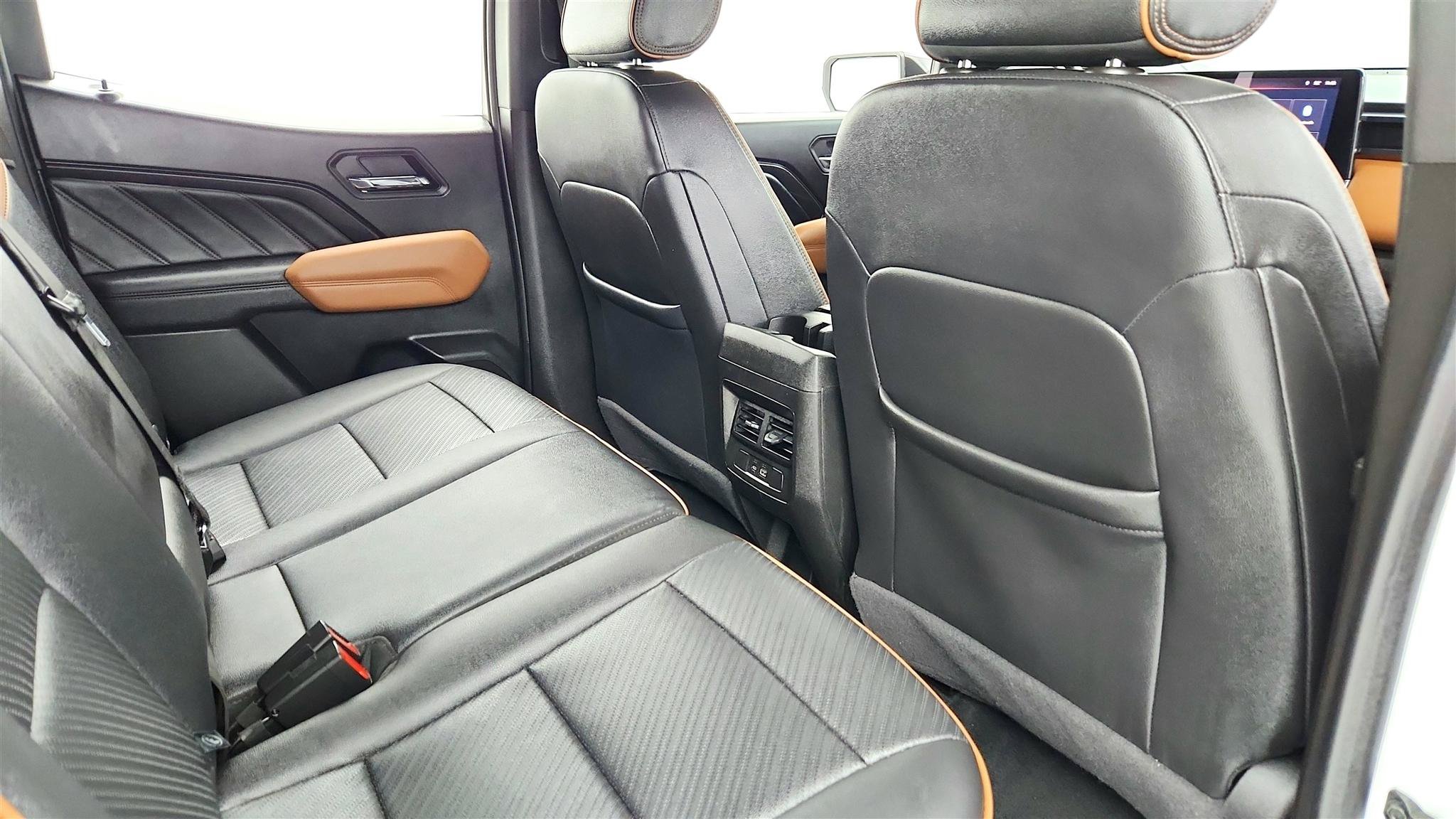 Used 2024 GMC Canyon AT4 w/ AT4 Premium Package AWD/4WD image 35