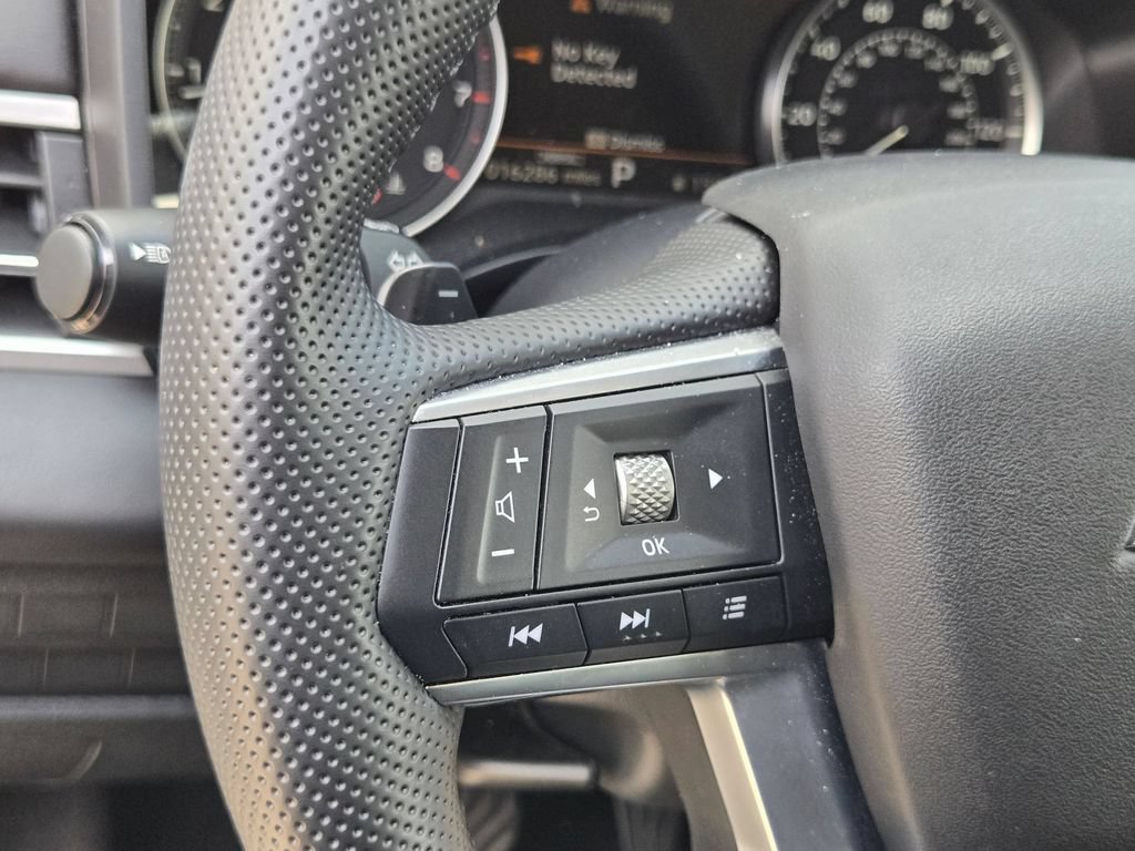 Used 2025 Mitsubishi Outlander SE AWD/4WD image 17