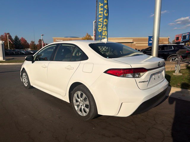 Used 2025 Toyota Corolla LE FWD image 2