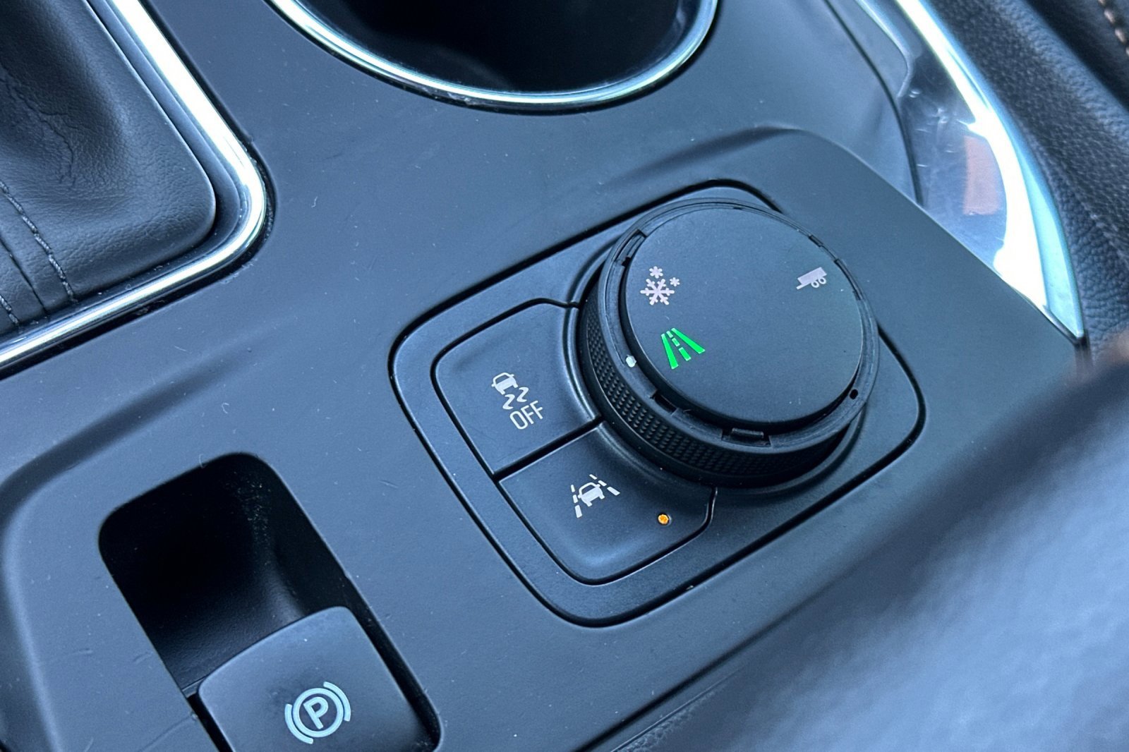 Used 2020 Chevrolet Traverse RS image 32