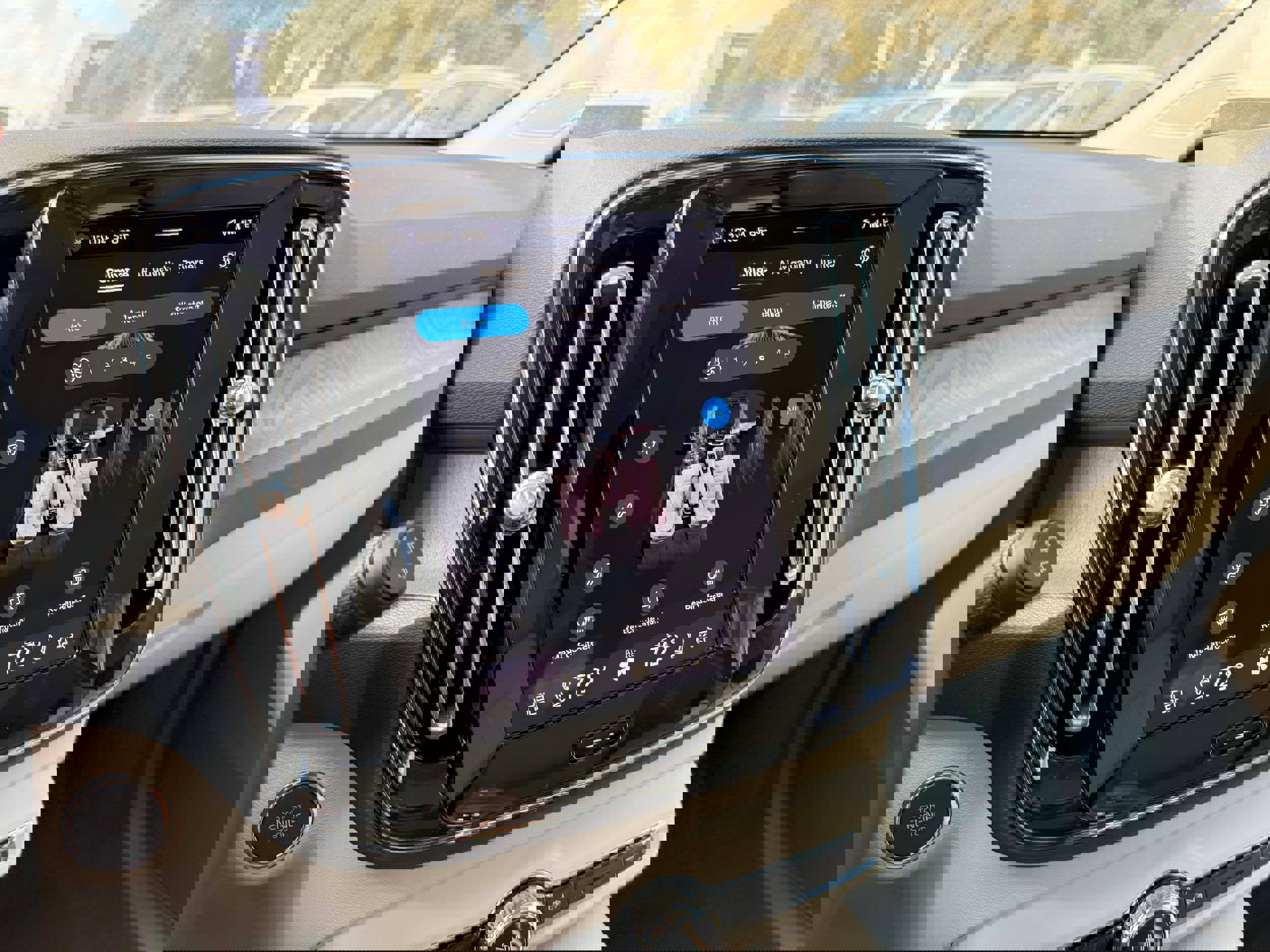 New 2026 Volvo XC40 B5 Plus w/ Protection Package Premier image 25