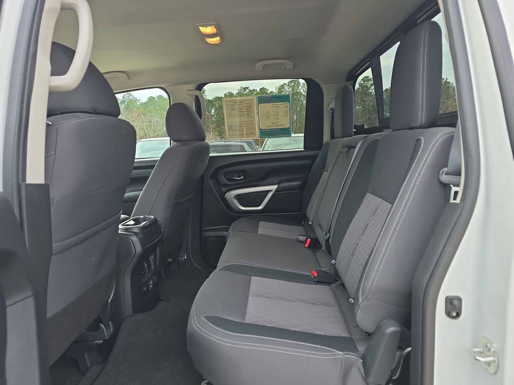 Used 2024 Nissan Titan SV w/ SV Convenience Package image 18