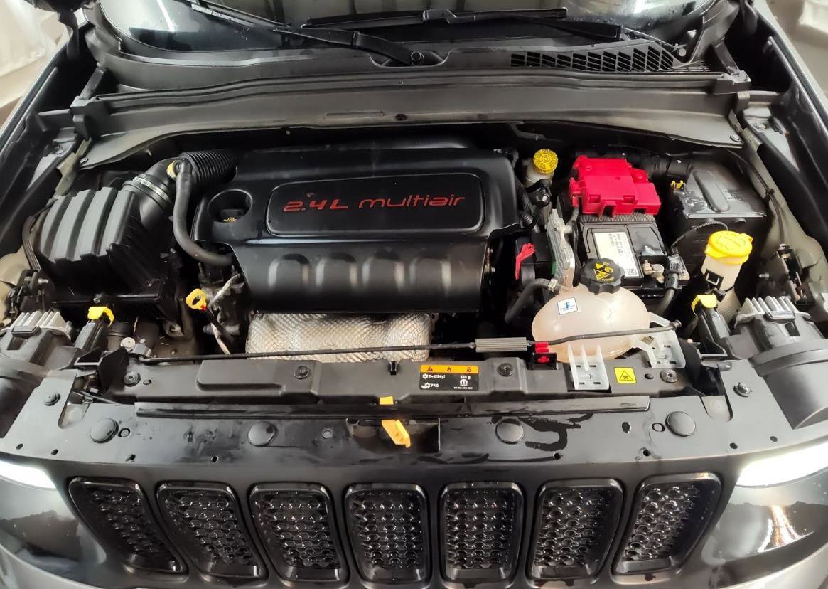 Used 2020 Jeep Renegade Latitude w/ UConnect 8.4 Nav Group image 8