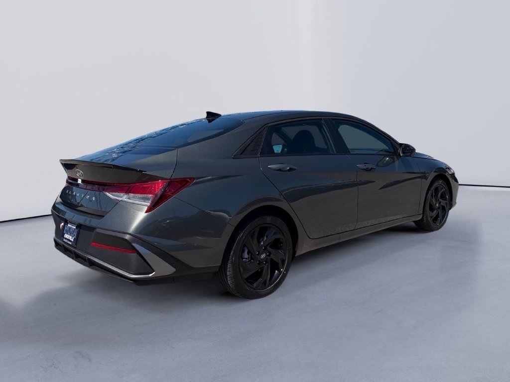 New 2026 Hyundai Elantra SEL Sport FWD image 3