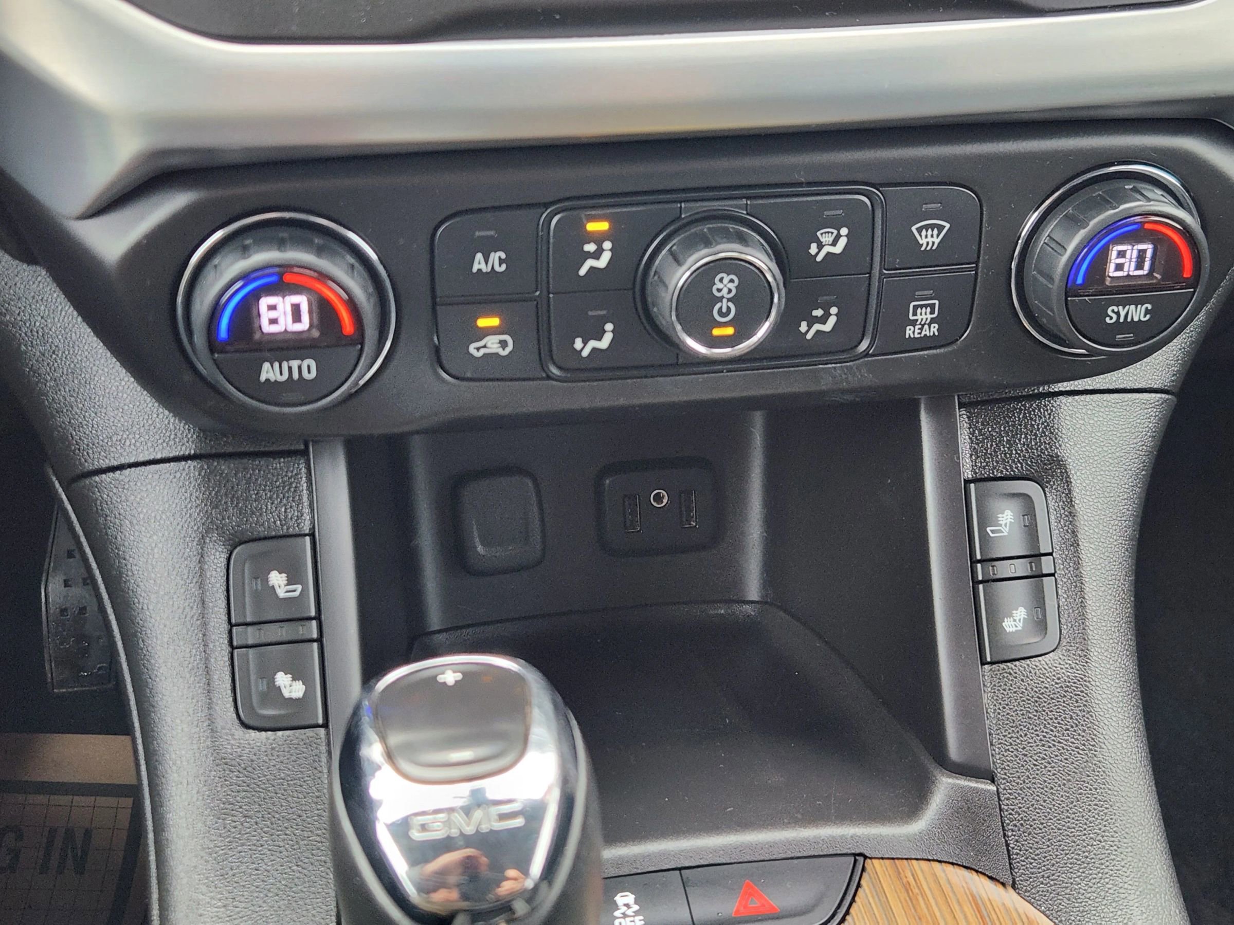 Used 2017 GMC Acadia SLE image 32