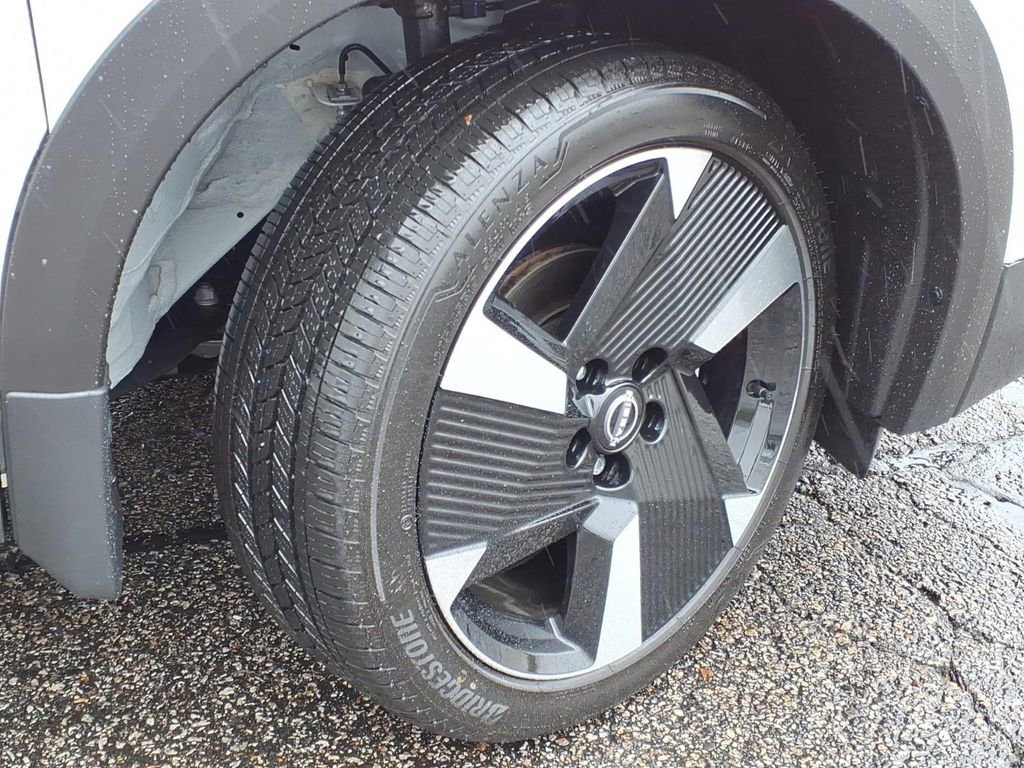 Used 2025 Nissan Kicks SR AWD/4WD image 4