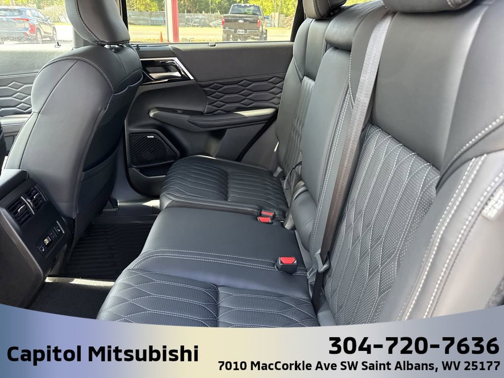 New 2025 Mitsubishi Outlander SEL image 14