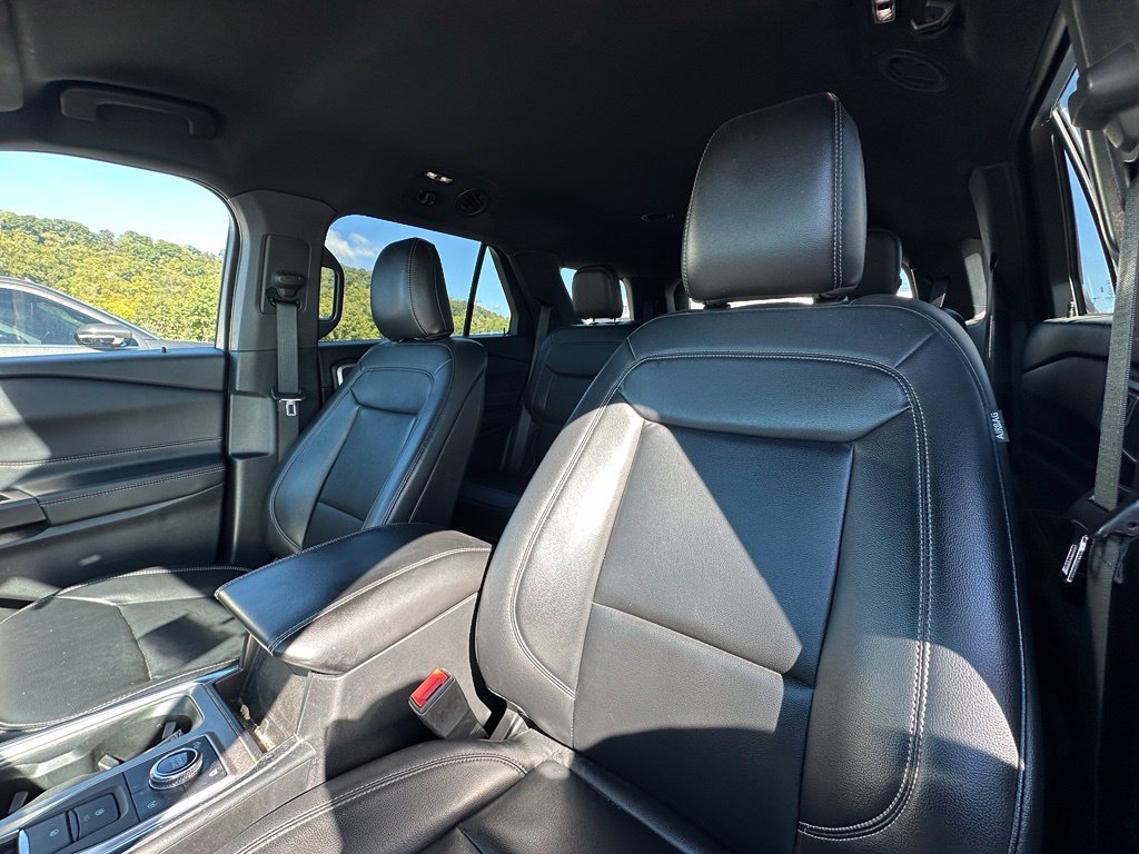Used 2020 Ford Explorer XLT w/ Equipment Group 202A AWD/4WD image 16