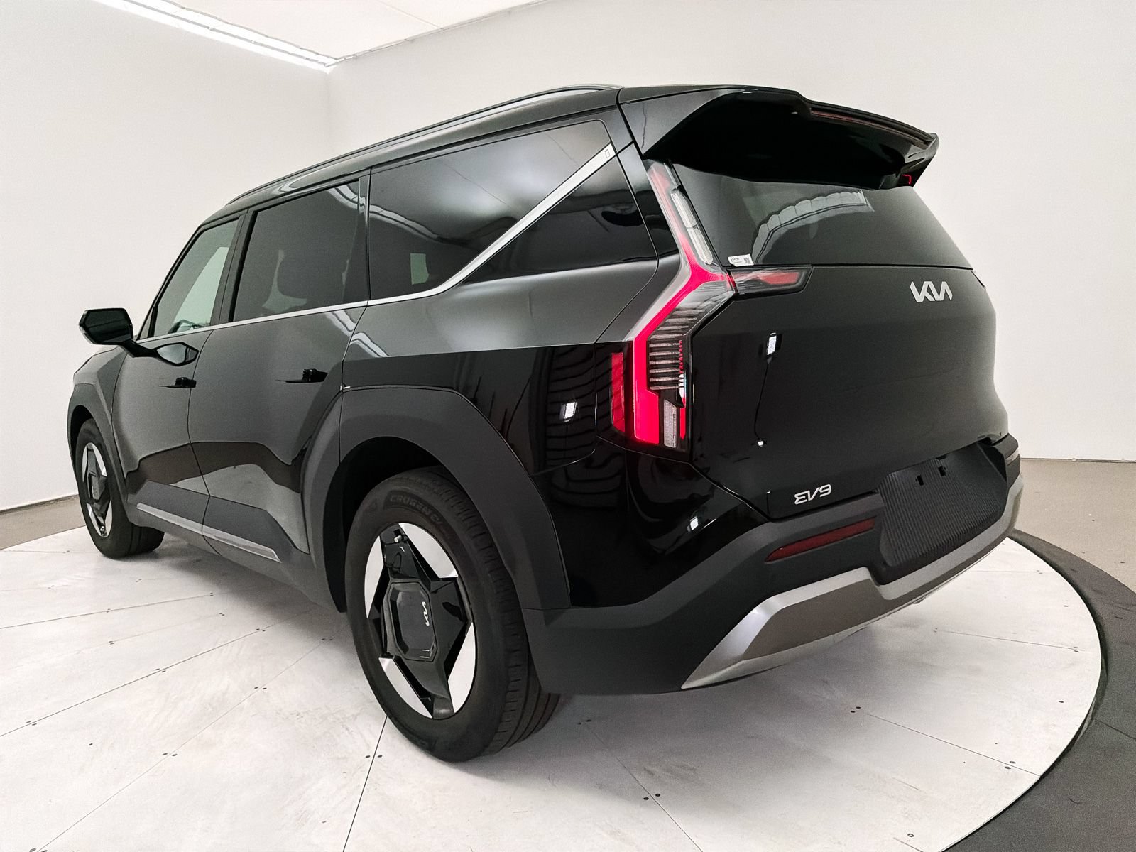Certified 2024 Kia EV9 Wind AWD/4WD image 16