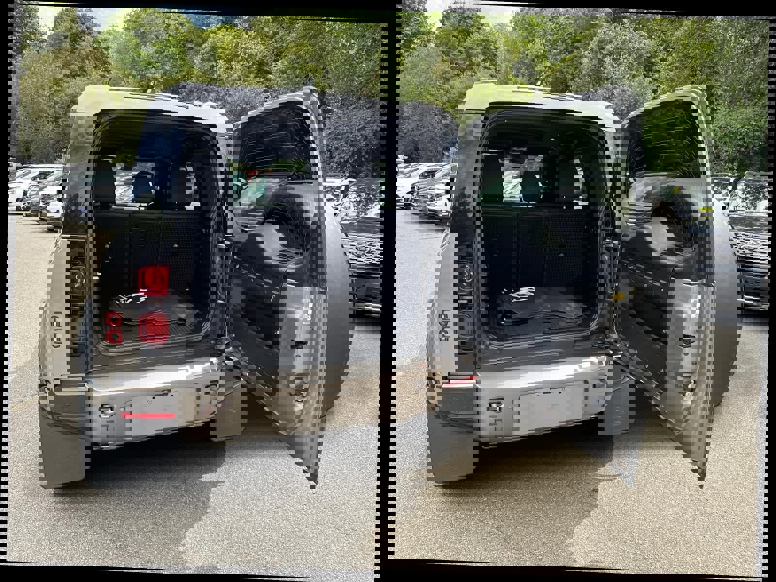 Used 2023 Land Rover Defender 110 X-Dynamic SE image 38