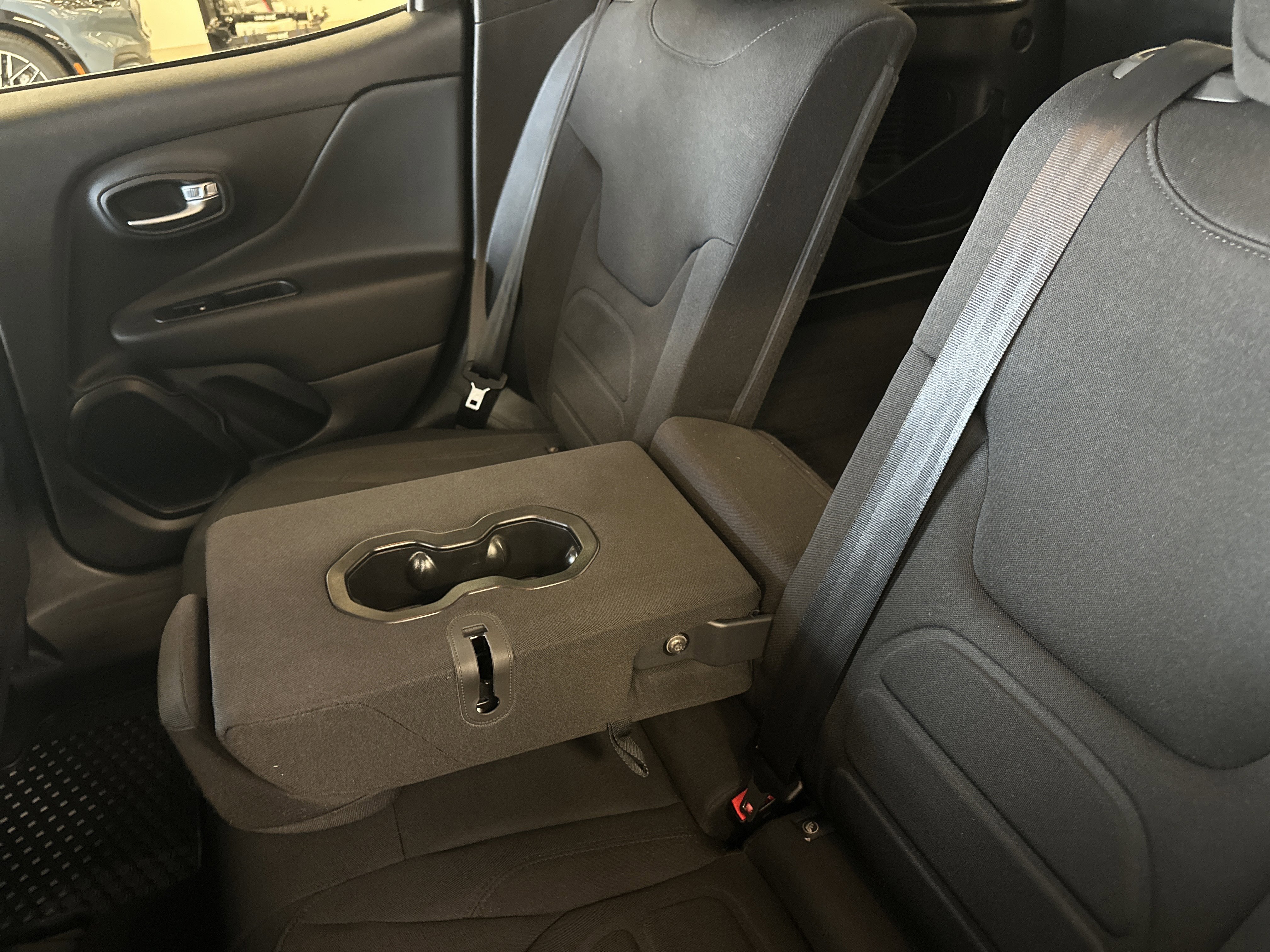 Used 2022 Jeep Renegade Latitude w/ Convenience Group image 25