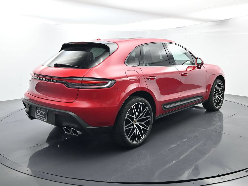 Certified 2025 Porsche Macan AWD/4WD image 13