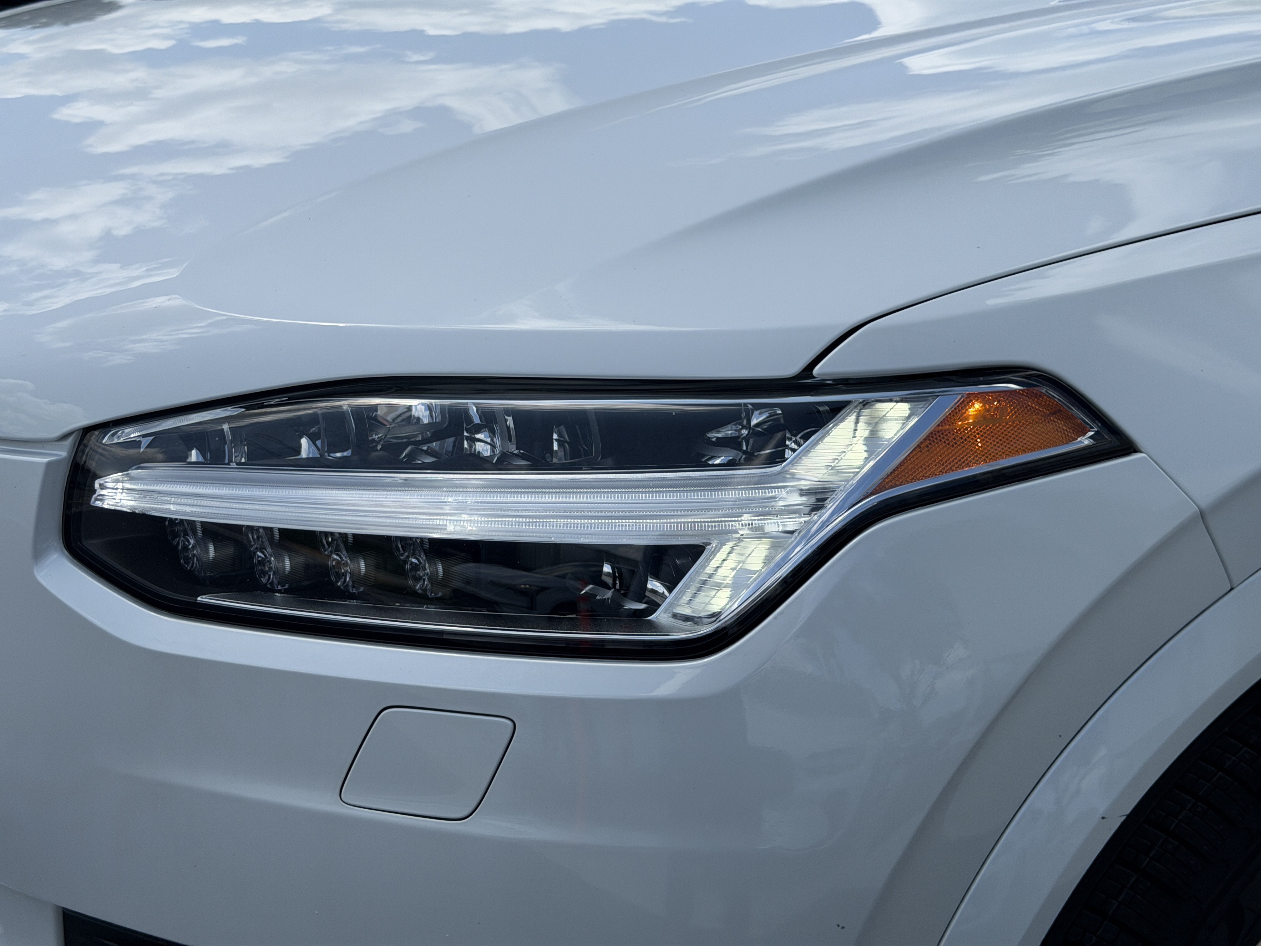 Certified 2024 Volvo XC90 T8 Plus AWD/4WD image 8