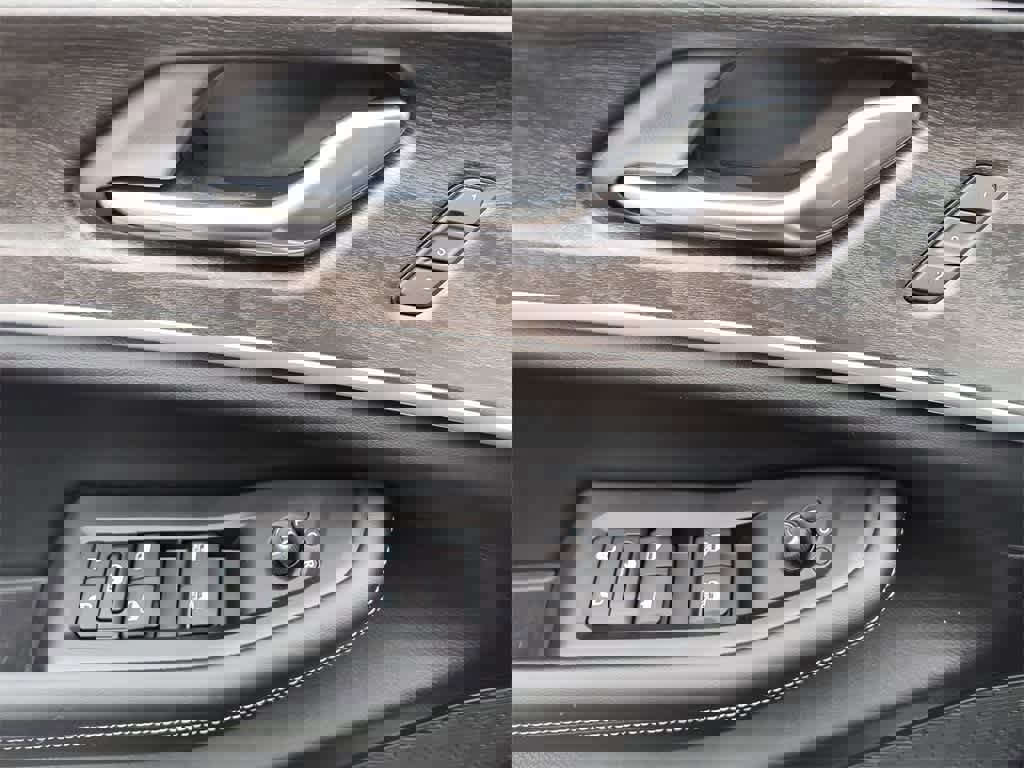 New 2025 Jeep Grand Cherokee L Limited w/ Luxury Tech Group II image 13