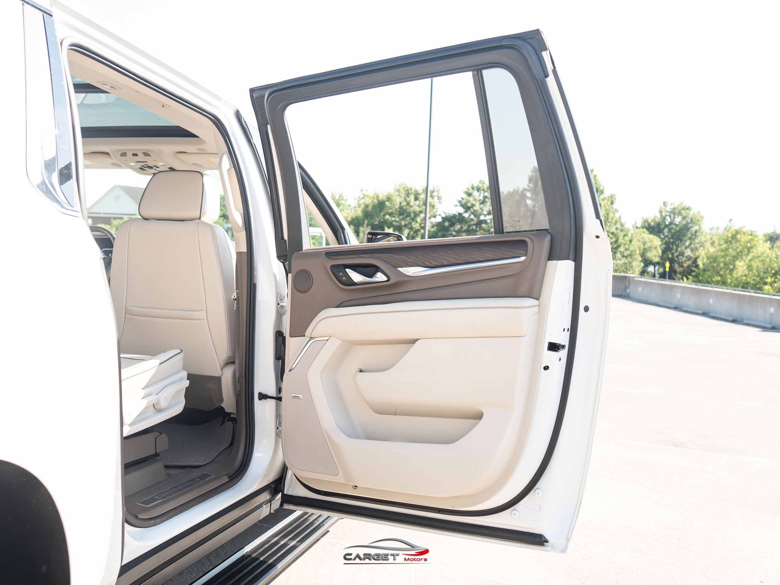 Used 2021 GMC Yukon XL Denali w/ Denali Premium Package AWD/4WD image 45