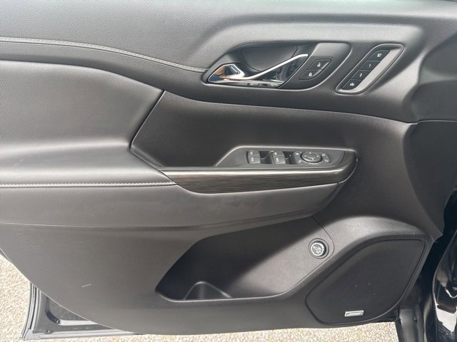 Used 2023 GMC Acadia SLT w/ Preferred Package image 10