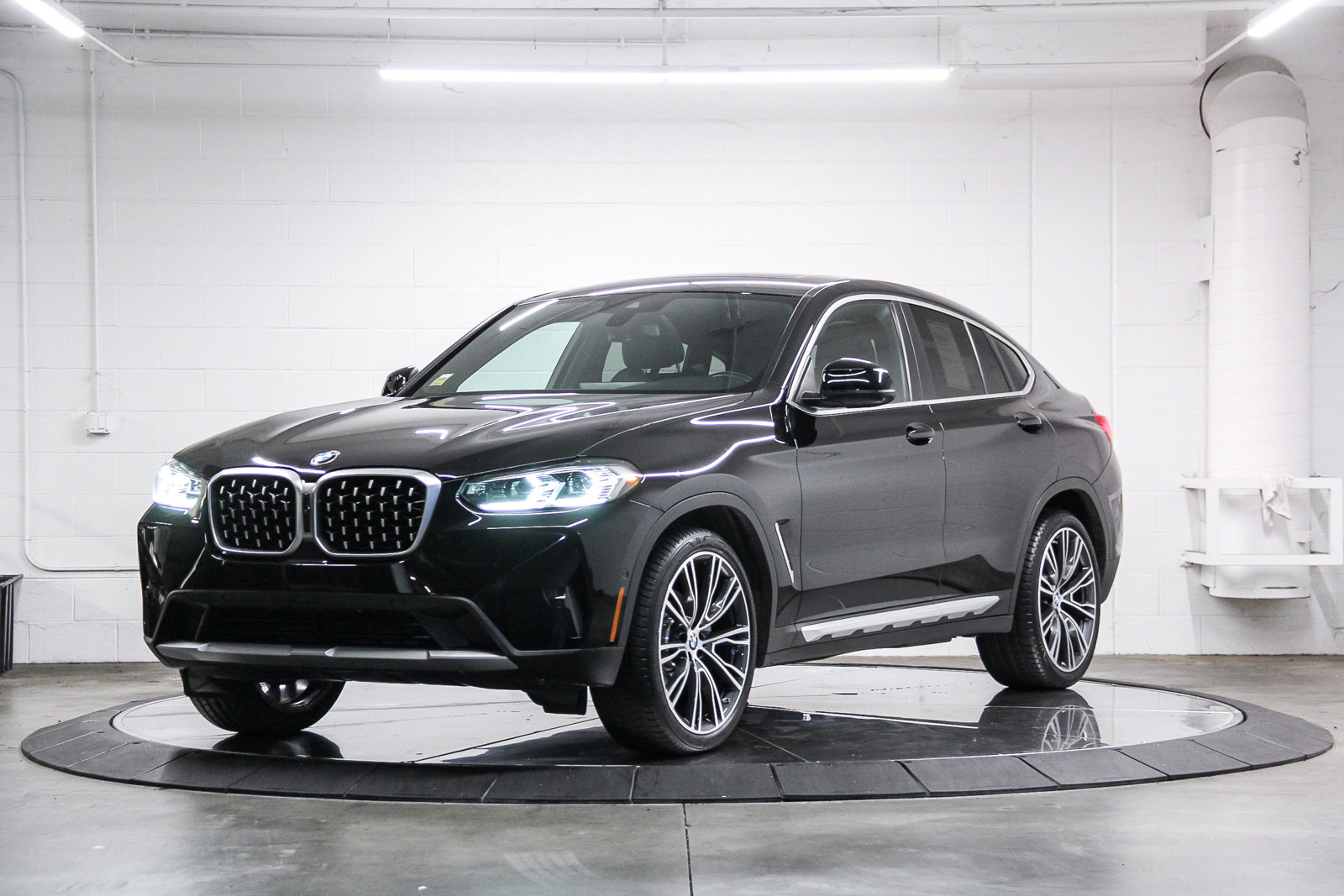 Certified 2023 BMW X4 xDrive30i w/ Parking Assistance Package AWD/4WD image 3