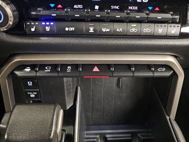 Used 2025 Toyota Tundra Limited AWD/4WD image 25